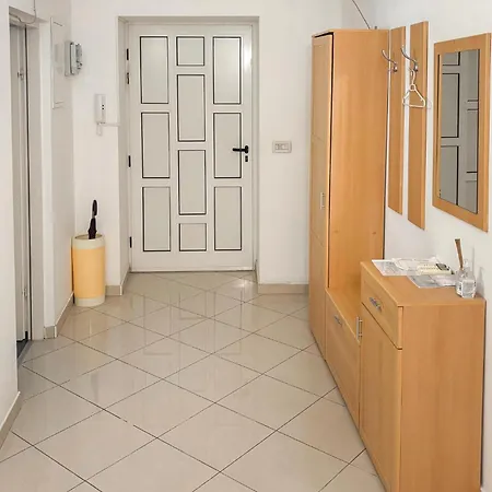 1 Bedroom Stunning In Apartament